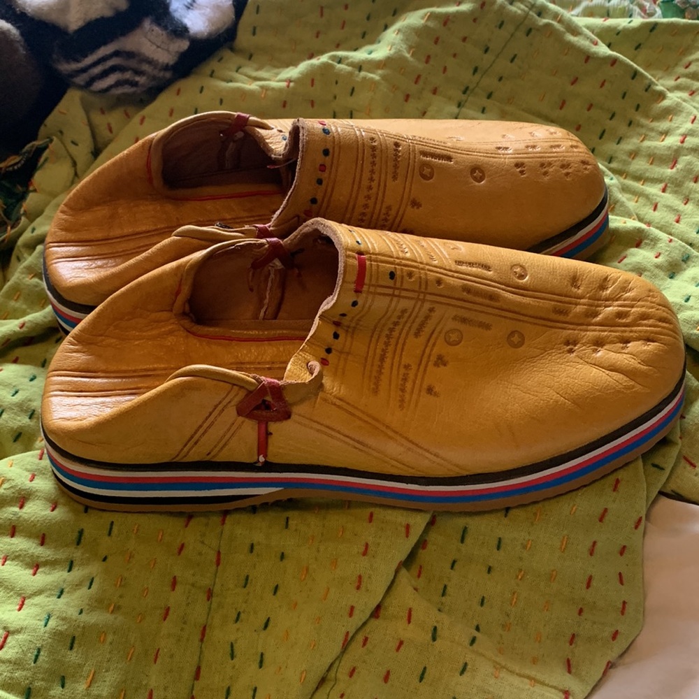 Beautiful handmade 💯 leather Moroccan slides/slippers, striped slight platform